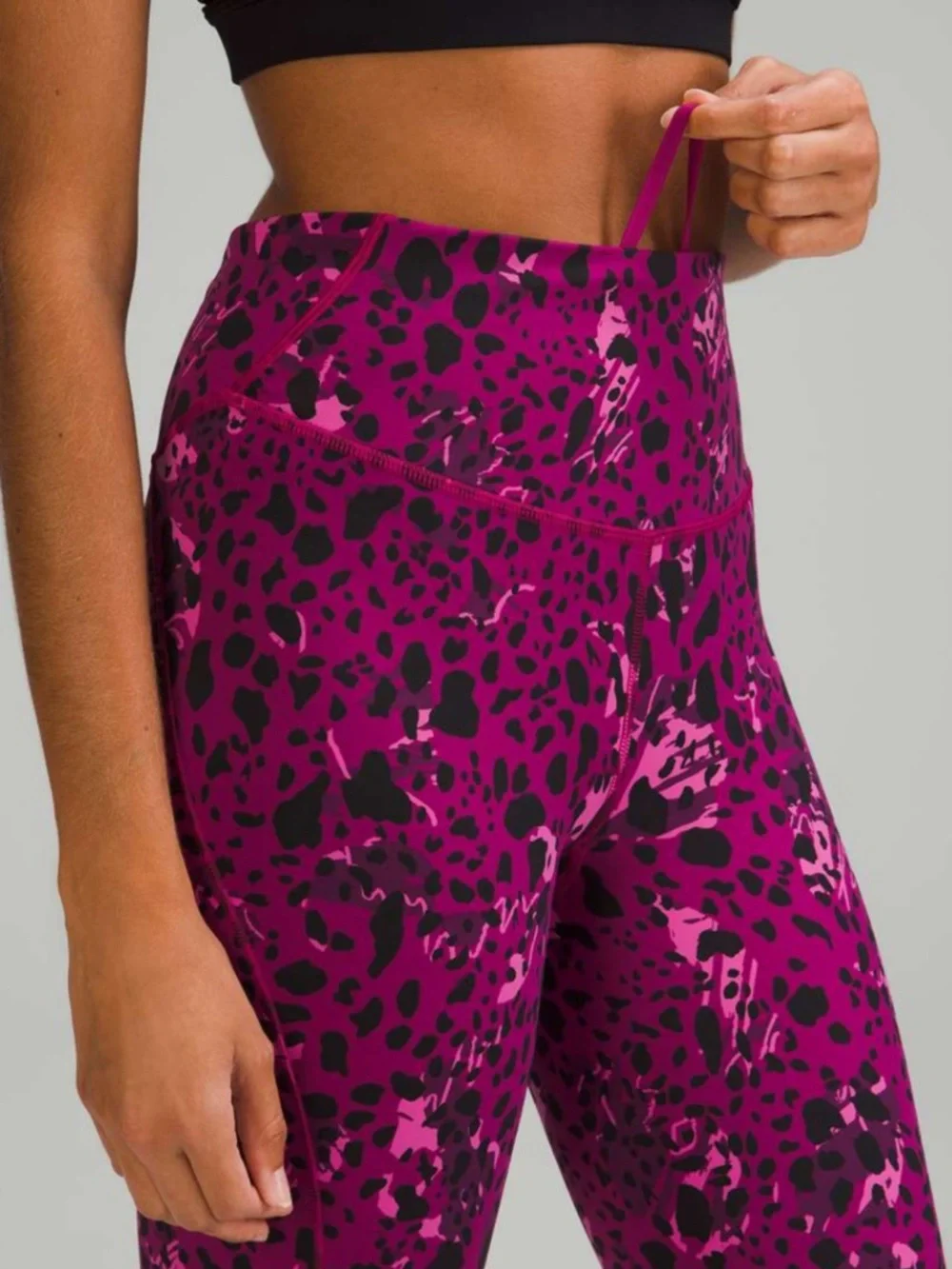 Lululemon Base Pace High-Rise Leopard Cheetah Print Leggings
25"
Magenta
Size 14 - Picture 3 of 5
